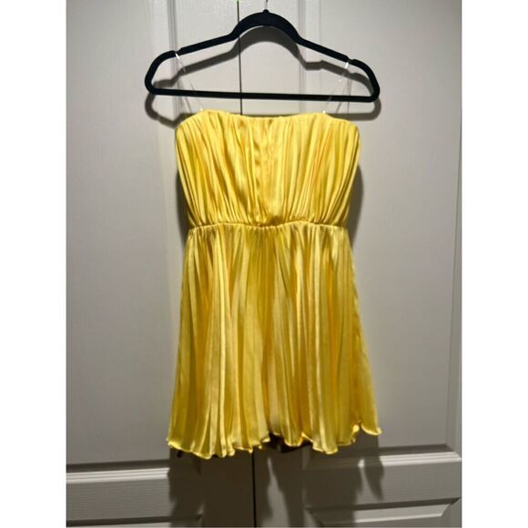 GIGII'S GLORIOSA DRESS- YELLOW STRAPLESS PLEATED MINI DRESS size XS NWT$469 - Picture 3 of 8